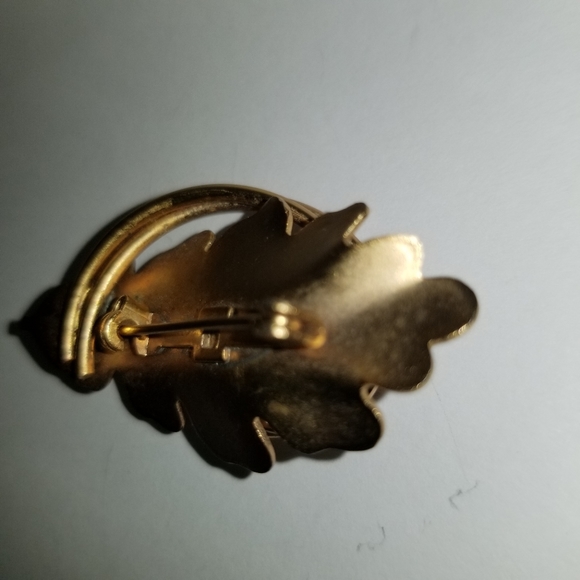 Vintage Broach - Picture 2 of 16
